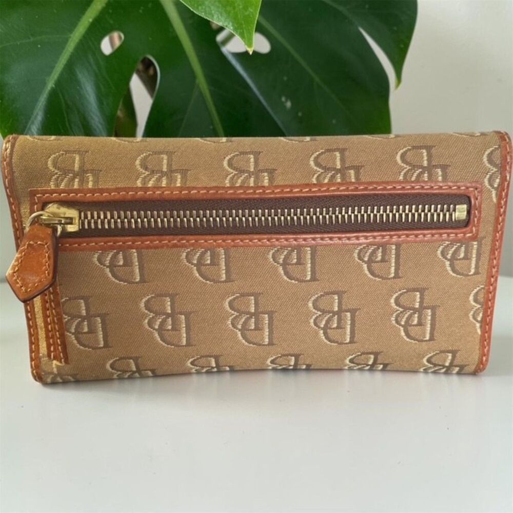 Dooney & Bourke Signature Monogram Continental Clutch Wallet. EUC - Picture 2 of 3
